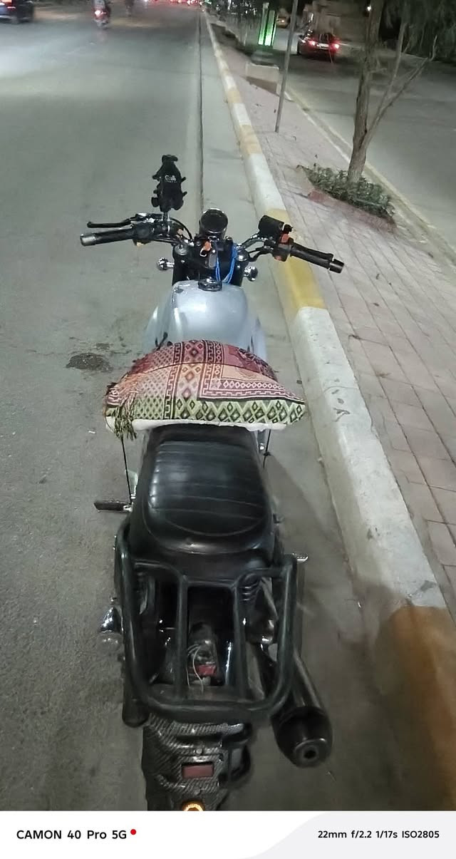 سلام عليكم شباب دايوان لايتي موديل 20 مكفوله اوراق اصولي نقصه بك لايت او كتف شحن بس الدراجه نضيفه تخبل دراجه ما متعوبه مليون و600 او بيه مجال بعد ***********

