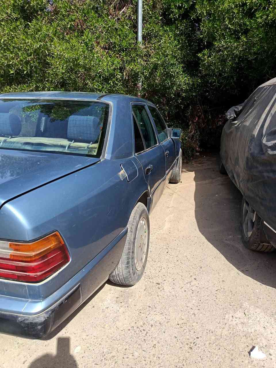 السلام عليكم  للبيع مارسيدس دب  موديل ١٩٨٦ محدثه ١٩٩٢ جاهزه تبريد عاطل بيه شويه ملاحضات باسمي تحويل مباشر السعر ٤٥ وبيه مجال موبايل *********** بغداد والسياره رقمه بغداد
