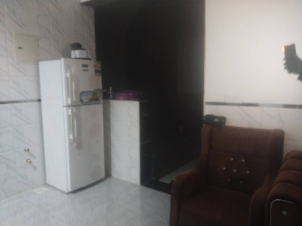 سلام عليكم يتوفر بيت مساحه 262متر زراعي المدائن التصنيع خلف قاعه اوسكار بصف محطه الكهرباء المدائن شارع تبليط مجاري مي كهربا سحب 
بي غرفتين اكبار وصاله ومطبخ وستقبال معزول جبير ومنور عله داير البيت البنا حديث عوزه ترميم ستقبال فقط لاستفسار اكثر راسلني او لاتصال على الرقم التالي ‏‪0770 346 4327‬‏
قرب جامع القبا
البيت متعوب علي السعر خاص
