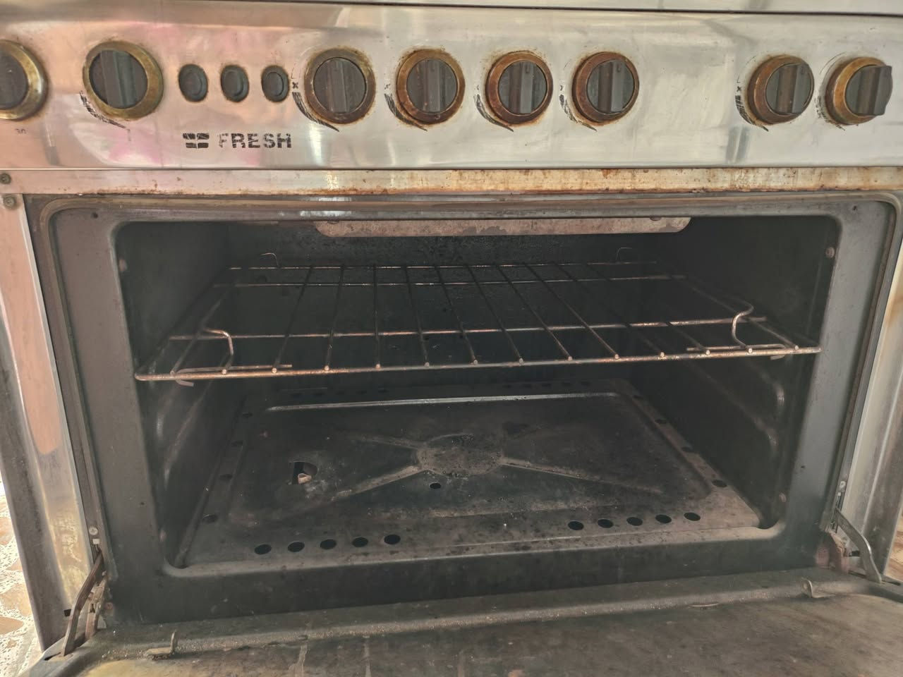 غراض منزل للبيع بسعر مناسب جداً، 
طباخ ٥ عيون شغالة يحتوي ع فرن. 
ثلاجة شغالة ١٤ قدم 
مكنسة كهربائية ماركة 
زوليا دائرية لون بنفسجي وبيجي
ميز طعام خشب دائري ٩٠ سم 
كاونتر قطعة وحدة قياس ١٥٠
تيبلام عدد ثنين  شغال 
مشد للرقبة إلي بيها سوفان وشد عضلي جديد ممستخدم ولا مرة. 
كل هذني بأسعار مناسبة جدا


**إذا كنت صاحب هذا الإعلان وتريد حذفه لأي سبب، رجاءا أرسل رسالة إلى الدعم الفني**