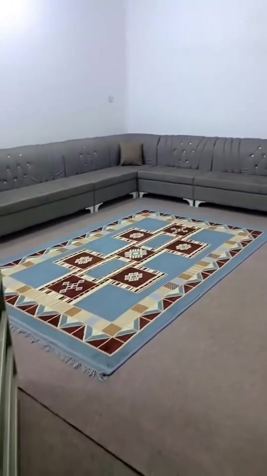دار للإيجار المساحه 100 متر في حي ميسان شارع الشيوخ يم سكله زمن يحتوي على غرفه وصاله ومطبخ واستقبال وصحيات داخليه وخارجيه شهريا 300 ماء وكهرباء على صاحب الدار البيت جديد للاستفسار الأتصال على الرقم التالي الكوفي للوساطة العقاريه ***********

