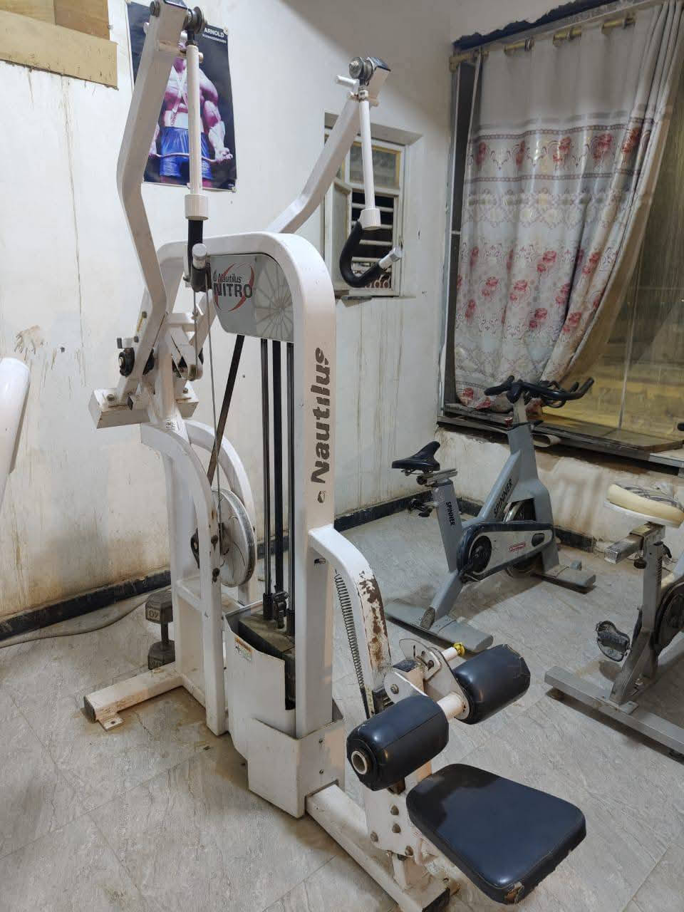 قاعه كامله للبيع تتكون من اجهزه لايف فتنس وناتليوس
1-تراي قمه
2-كيل لاري قمه 
3- دواخل خوارج
4-جهاز معده
5-فراشه جانبي
6-جهاز أكتاف
7-سحب ارضي
8-سحب عمودي
9-متقابل لايف فتنس
10-جهاز شولدر
11- جهاز متكأ الصدر 
12-جهاز سحب من الاعلى
13-بلوفر
14-فراشه
15-جهاز بنج
16-شوت امامي
17-سمث
18-هاك باك امامي خلفي
19-لك بريس
20-شوت خلفي
21-سيت دمبلص
22-سيت شفتاتz + عدل
23-  1 ابتكل + 1 جبلي
24- 4 شفت دولي+300 اوزان

الملحقات/ مصاطب سيت أعلى+ أسفل+  معده +2 مستوي + 1فلات + شفت دولي 
للاستفسار الاتصال على الرقم ***********
المكان /ناصريه- سوق الشيوخ
