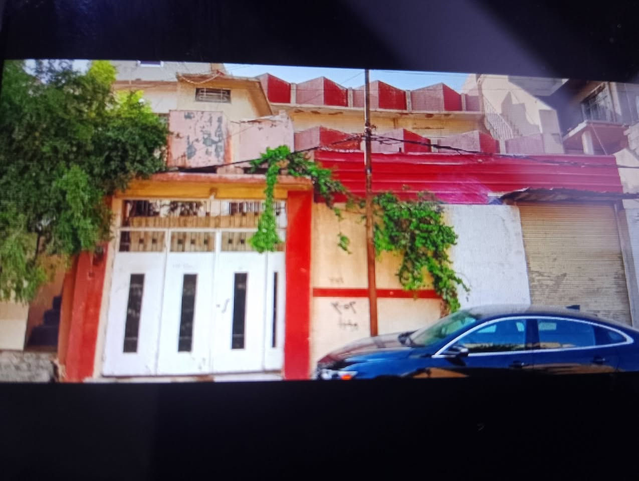 السلام عليكم بيت للبيع طابقين المساحة 219متر سند موقع البيت موصل حي العامل قرب جامع التكاي مواصفات البيت الطابق الأول 2 غرف نوم  مع صحيات مع هول داخلي وهول استقبال ومخزن ومع مطبخ ومع كراج وحديقة ومن ضمن البيت دكان الطابق الثاني 3 غرف نوم مع هول داخلي ومع صحيات ومع سطح كاشي ناصي وعالي السعر 160 وبي مجال الاستفسار الاتصال على الرقم الهاتف *********** أو خاص
