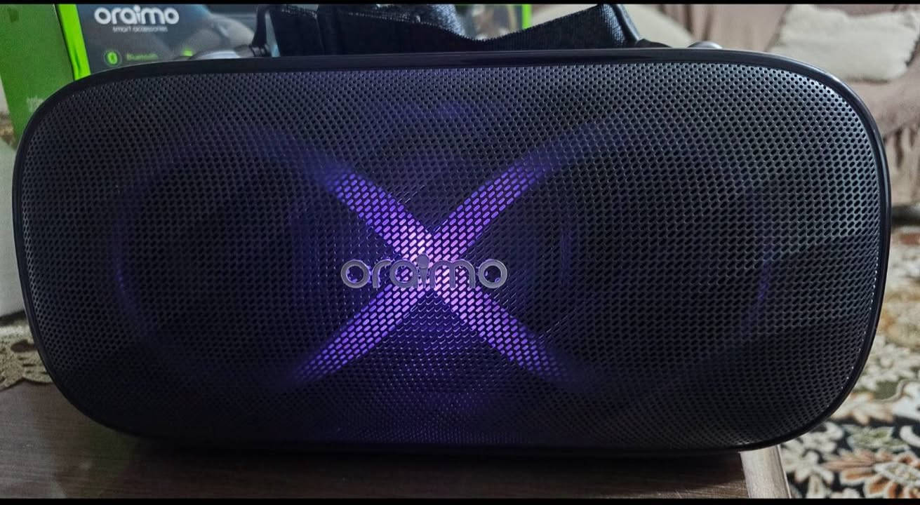 عيني شباب سماعات Oraimo SpaceBox Pro اخذتها من عين الفهد ب 150 الف براس السنه صوتها فد شي و ال Bass خرافي وتدعم تطبيق للتحكم كامل وهاذي مواصفاتها 
Oraimo SpaceBox Pro
​قوة الصوت: 80 وات (نظام 2.1 قناة).
​تكوين السماعات: ساب ووفر (4 بوصة) + 2 تويتر (2 بوصة) + 2 مشع سلبي (3 بوصة).
​البلوتوث: إصدار 5.4.
​البطارية: 5000 مللي أمبير / 7.4 فولت.
​مدة التشغيل: حتى 10 ساعات (تصل إلى 27 ساعة عبر وضع PlaytimeBoost).
​الشحن: سريع بقدرة 35 وات (يستغرق ساعتين).
​الإضاءة: LED تفاعلي متزامن مع الإيقاع (قابل للتخصيص).
​المدخلات: Bluetooth، AUX، USB Flash، TF Card، مدخل ميكروفون 6.35 ملم.
​الوظائف الإضافية: * تقنية HavyBass™ لتعزيز الترددات المنخفضة.
​وضع TWS لربط سماعتين.
​مخرج شحن للأجهزة الخارجية (Powerbank).
​دعم Google Fast Pair.
​الأبعاد: 328 × 152 × 138 مم.
​الملحقات: حزام كتف قابل للفك. للاستفسار عن السعر تفضل خاص


**إذا كنت صاحب هذا الإعلان وتريد حذفه لأي سبب، رجاءا أرسل رسالة إلى الدعم الفني**