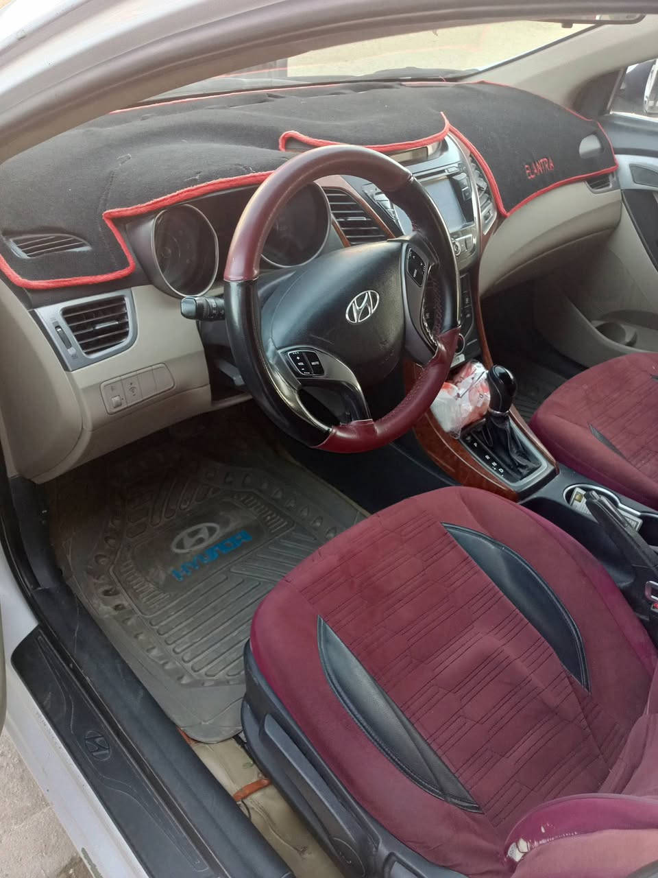 النترا للبيع  فقط موديل 2015 لاصبغ ولاتبديل بيها بارد قليل صوب العبري محرك 1800 تبريد خلفي سياره حلوه تخم تاير وحداديه جديده السعر 120 بيها مجال مكاني المناذره للاستفسار الاتصال على الرقم ***********
