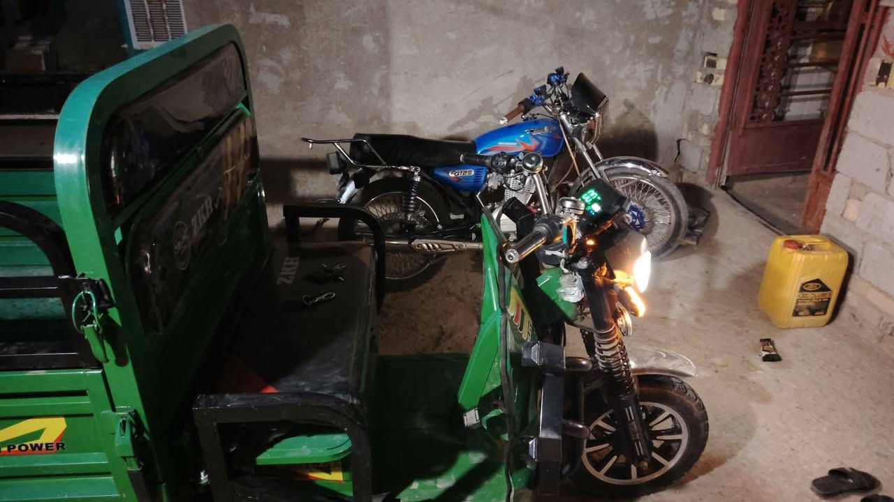 سلام عليكم.  ستوته شحن للبيع موديل 2025 سته باتري  ثنين بصمه تشغيل عن بعد ثنين سويج بيه تمشيك 30 كيلو مكان ديوانيه عفك سعر 1400 بيه مجال  لطيبين***********.      ***********
