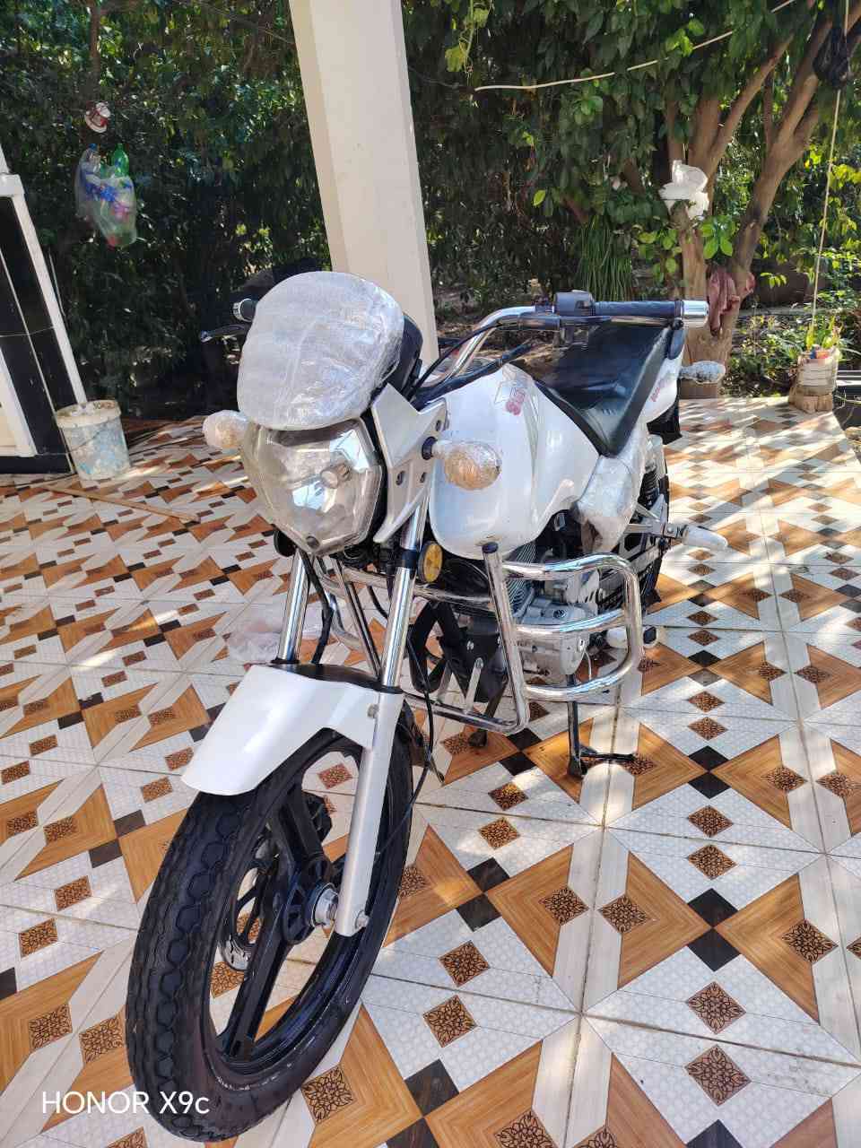 السلام عليكم للبيع سنكي ١٩مكينه ١٥٠شرط مامفتوحه لاتنقيص ولاتبخير كهربائيات شغالة تايرات جدد ماطور نضيف مانقصه كلشي سعره ٧٥٠وبي مجال مكانه الحردانيه او جويزرات  ***********
