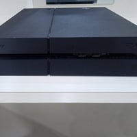 بلي 4 مهكر ويا ٧ لعبات وجوستكات ثنين نضيف ما مفتوح السعر220.    077196...