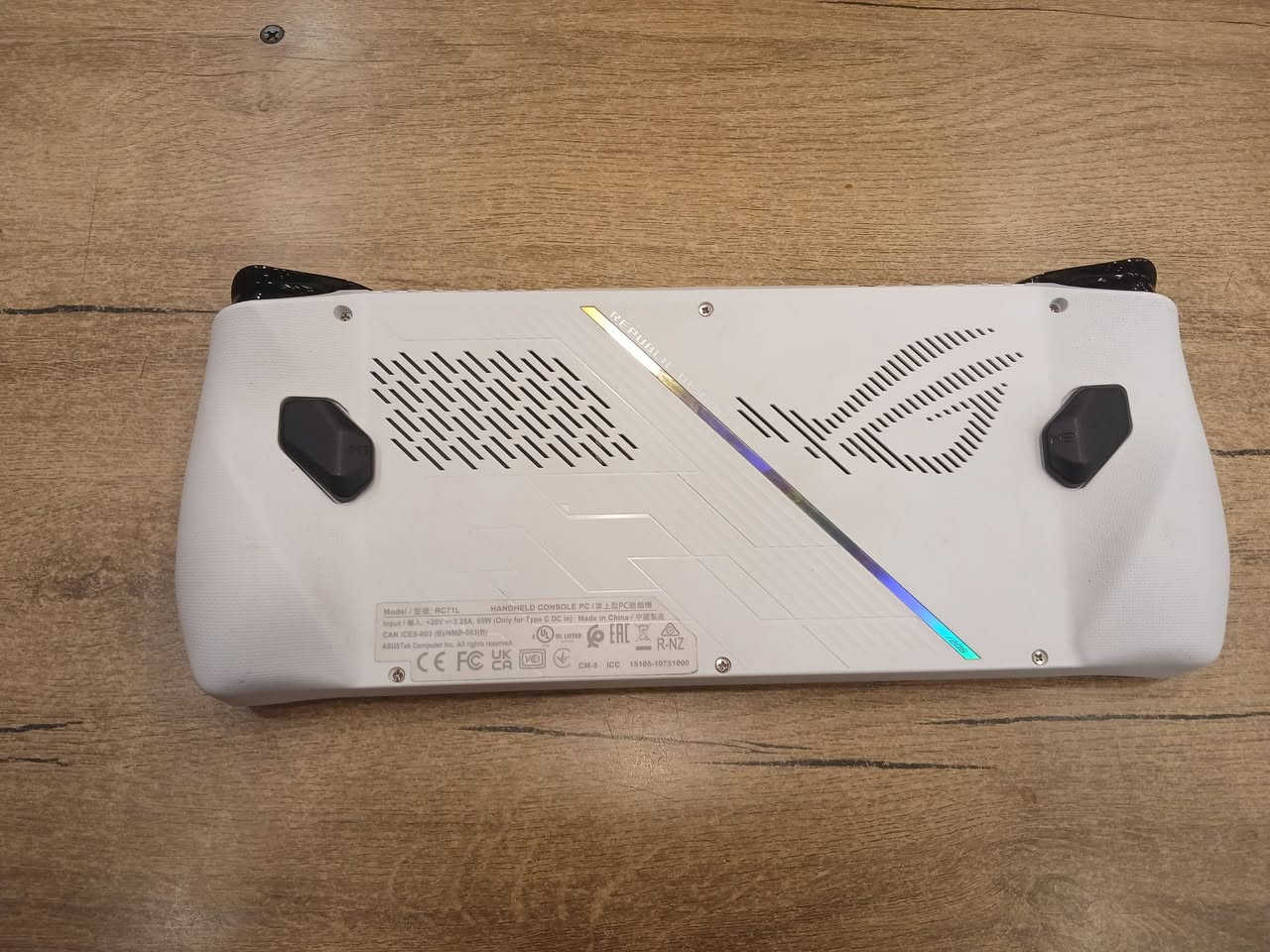 السلام عليكم
متوفر اسوس روج اكستريم( ذاكره ١ تيرا) مستخدم مكان بغداد 
*********** السعر ٥٧٥ 
اخوان ملاحظه اذا اتريده ذاكره ٥١٢ فراح يكون سعره ٤٧٥ نهايته
