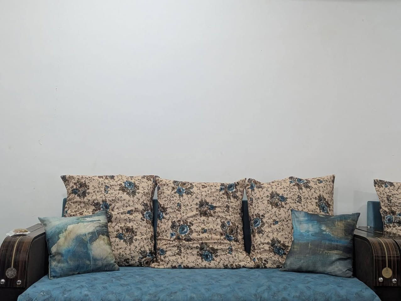 كنتور عراقي ٦ ابواب وملحق ب 100الف
كنتور اربع بوب ب 50 الف
تخم قنفات سبع مقاعد ب ١٠٠  الف
طبلات عدد ٣ ب ٢٥الف
اكس بوكس ٣٦٠ مع خمس يدات ب١٢٥الف
موبايل ***********
