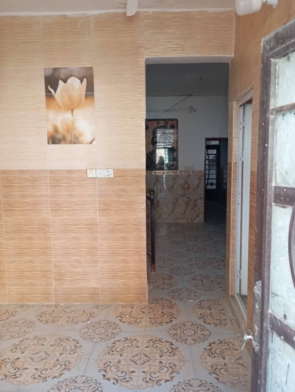 دار للايجار المساحه 50متر طابق واحد حي النواب للاستفسار ***********
