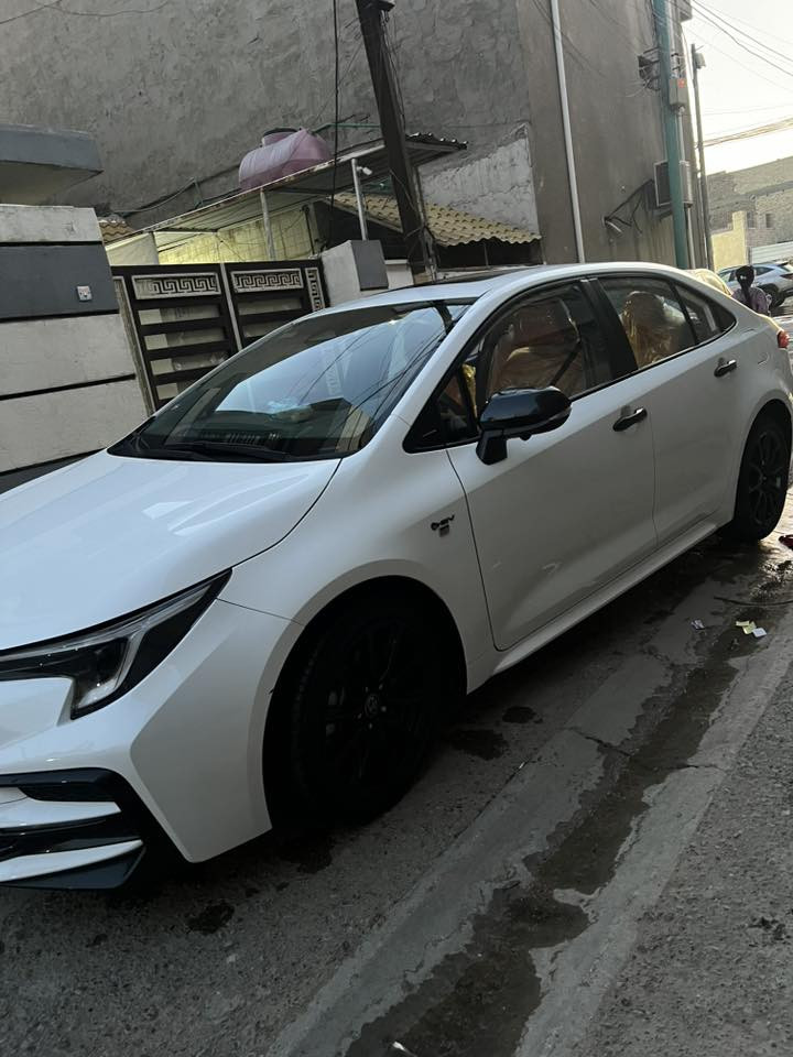 السلام عليكم 
للبيع كورلا s  بلاك اديشن اعلى فئه 
موديل ٢٠٢٥ 
سياره مكفولة كفاله عامة
رقم بغداد ماشيه 25 الف 
سياره جاهزه من كلشي 
موصفات 
بصمة
كشنات حلد 
كشن كهرباء 
درايف مود 
ايڤي مود 
تركشن 
سايد بريك بصمة 
ثلاث وضعيات للقياده 
شاشه دجتل
قطعتين تبريد
ويل بيانو اسود
للاستفسار 
***********
