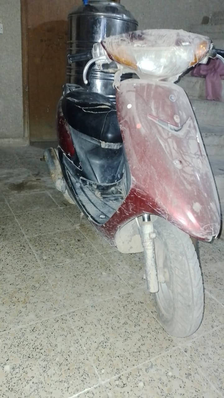 السلام عليكم عندي ثنين عصفوريات واحده مفصخه بس كامله هيه والكفرات ملاته الونه الدراجه المفصخه سوده وعني هاي الدراجه الحمره كفرات ملاته جديده وعطله بس كابريتر مالته تعبان وهيه متروكه من صاله شهرين مامشتغله اجيب ستوته تحملهن وبلعافيه عليك (مكاني) سبع قصور الاوسمه رقم تلفوني *********** او الخاص مفتوح السعر ب٧٥ وبيهن مجال
