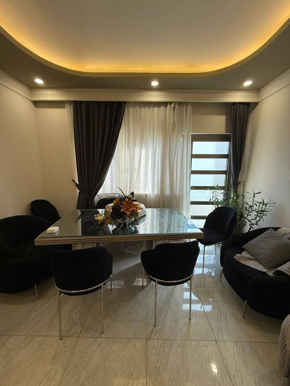 � 135 مليون مقدمة فقط + 98 مليون أقساط شهرية 🔥
🏢 شقة للبيع – حيفا ستي الجديد / شارع حيفا

📐 125م
🛏 غرفتين نوم
🏢 طابق 12 – إطلالة عالية

💰 السعر الكلي 233 مليون
ضمن مبادرة المصرف العقاري (قرض رسمي وتقسيط مريح)

📞 ***********

فرصة تملك حقيقية بمجمع حديث وموقع مرغوب 🔥
