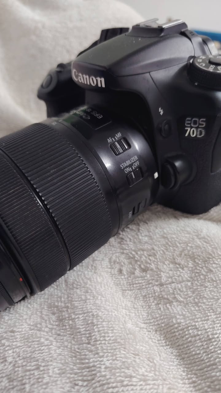 كانون 70D للبيع نظافة فول  شاشة قلابة
دقة المستشعر: 20.2 ميجابكسل (APS-C CMOS)معالج الصور: DIGIC 5+الشاشة: شاشة لمس متحركة (متغيرة الزوايا) مقاس 3.0 بوصةالفيديو: تصوير عالي الدقة Full HDنظام التركيز: 19 نقطة تركيز بؤري من النوع المتعارضالمميزات الإضافية: اتصال لاسلكي مدمج Wi-Fi للتحكم ونقل الصور


**إذا كنت صاحب هذا الإعلان وتريد حذفه لأي سبب، رجاءا أرسل رسالة إلى الدعم الفني**