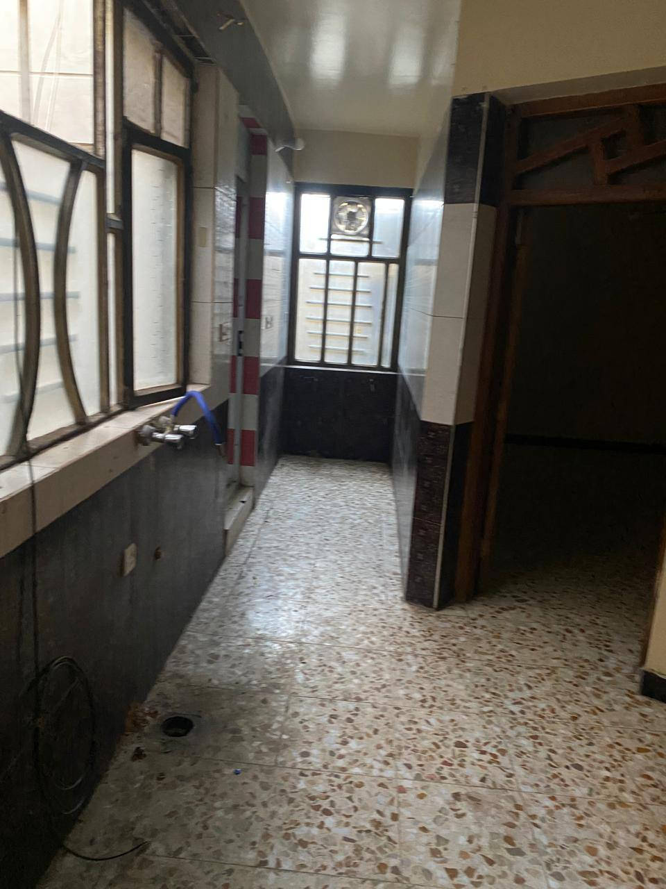 🔹 شقة للإيجار – جاهزة للسكن 🔹
📐 المساحة: 60 متر
🏢 الطابق: الثاني
تفاصيل الشقة:
صالة: 5 × 5
غرفة نوم: 5 × 5
مطبخ: 2 × 4
حمام: 3 × 3
📍 العنوان:
البلديات – نهاية العلماء الزراعي
مقابل السايدين مال عكيل
خلف مدرسة نور الضحى
💰 سعر الإيجار: 275 ألف شهريًا
✔️ يشمل النفايات
✔️ ماطور ماء
✔️ يوجد خط سحب
✔️ الشقة جاهزة للسكن فورًا
📞 للاستفسار والاتصال:
***********
