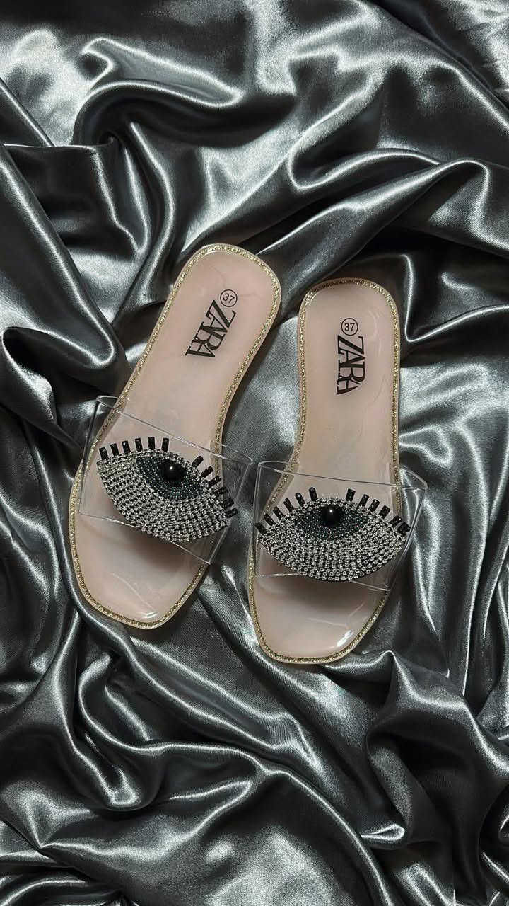 ✨ أحلى موديلات الكعب والفلات والسبورت وصلت ✨
ستايلات ناعمة وفخمة تناسب كل الإطلالات 👠👟
ألوان ترند وموديلات مريحة بجودة مرتبة
دللي طلتج بأحدث التصاميم والأسعار المناسبة 💕
وانواع الحقائب مصنوعه من الجلد الطري 👛👜
روز ستور


**إذا كنت صاحب هذا الإعلان وتريد حذفه لأي سبب، رجاءا أرسل رسالة إلى الدعم الفني**