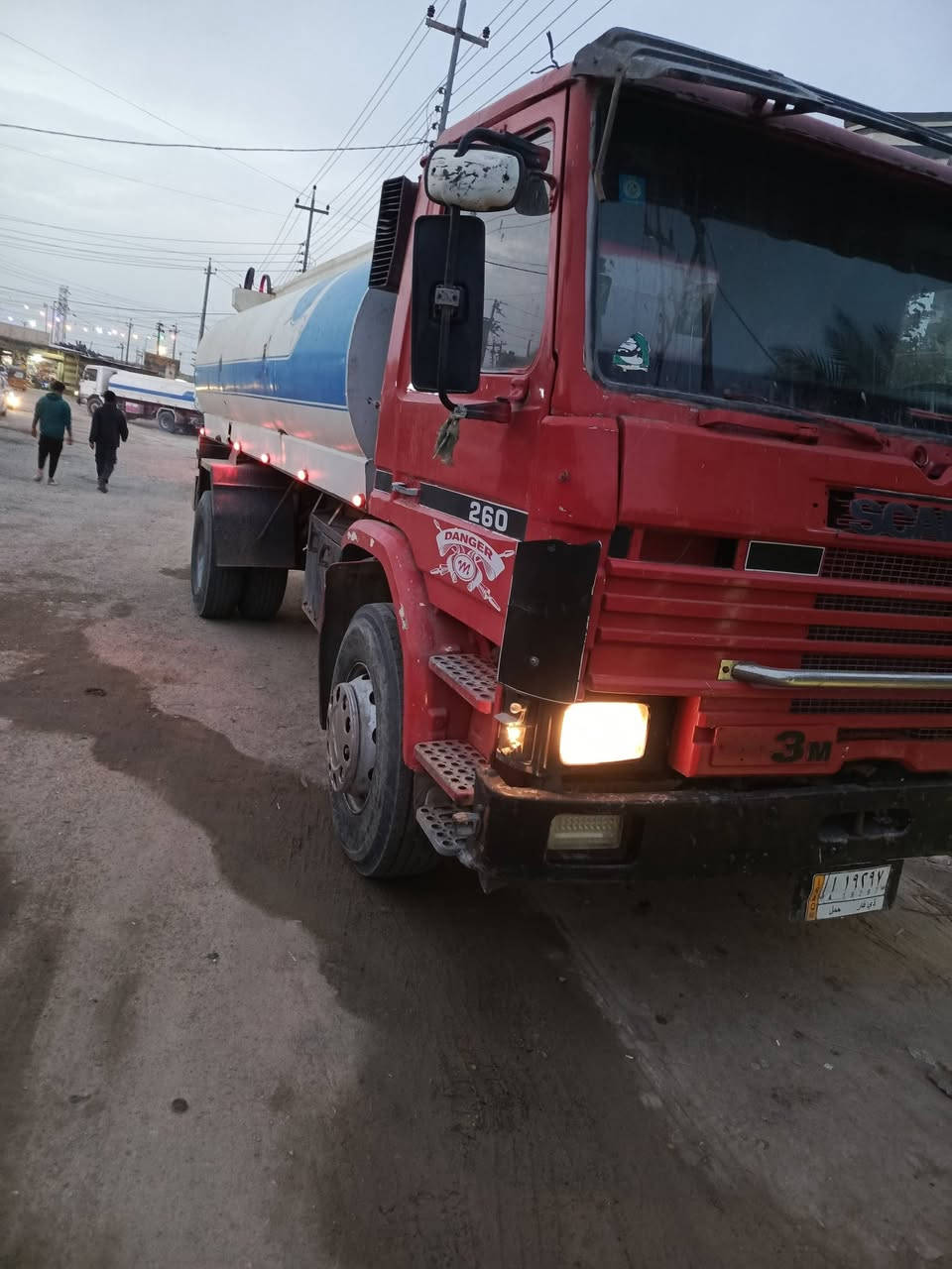 اسكانيه مكفول مكينه كير شاصي مكفول تخم تاير تانكي 16طن سياره حلوه ومناسبه لاتصال ***********
