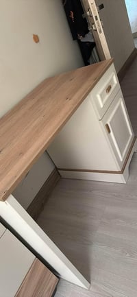 ميز مكتبي • تركي • السليمانية