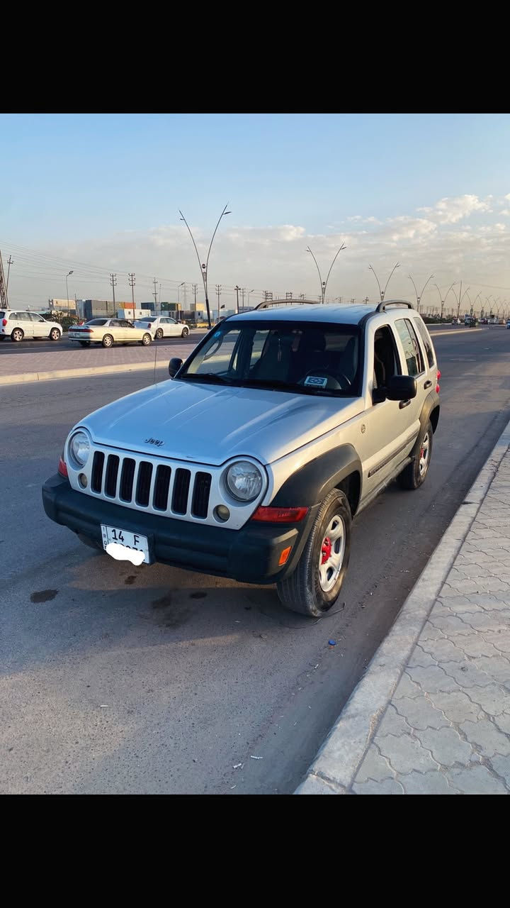 السلام عليكم : جيب ليبرتي 2007: مكينه و كير بلاد بيها صبغ قليل تجي وتشوفها بعينك وياها زوج تواير جبلي جدد..سنويتها مامنتهيه رقم جديد بأسمي شرط تحويل ثاني يووم سعرها 80 .. مكاني البصره الزبير ***********
