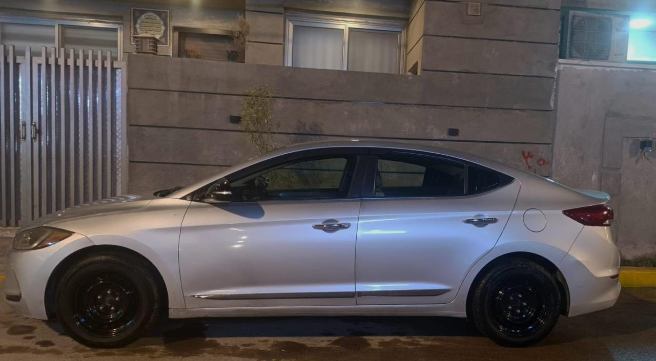 النترا ١٧. وارد أمريكي جاملغ السايق فقط  
لمتد عدا الفتحة 
تشغيل بصمة
 الأبواب بصمة 
الكشنات جلد 
كشن السايق كهرباء 
شاشة وكاميرا 
وتحكم ستيرن جهتين
 مقاعد إماميه تدفئة 
ثلاث وضعيات القيادة
  رادار جانبي 
تحديد مسار 
مانع انزلاق 
سعرها ١٣٠وبيها حق الجية
رقم صلاح الدين دولي جديد 
تحويل ثاني يوم
مكلّف بالنشر 
اتصل على صاحب السيارة 

0771 683 1863
