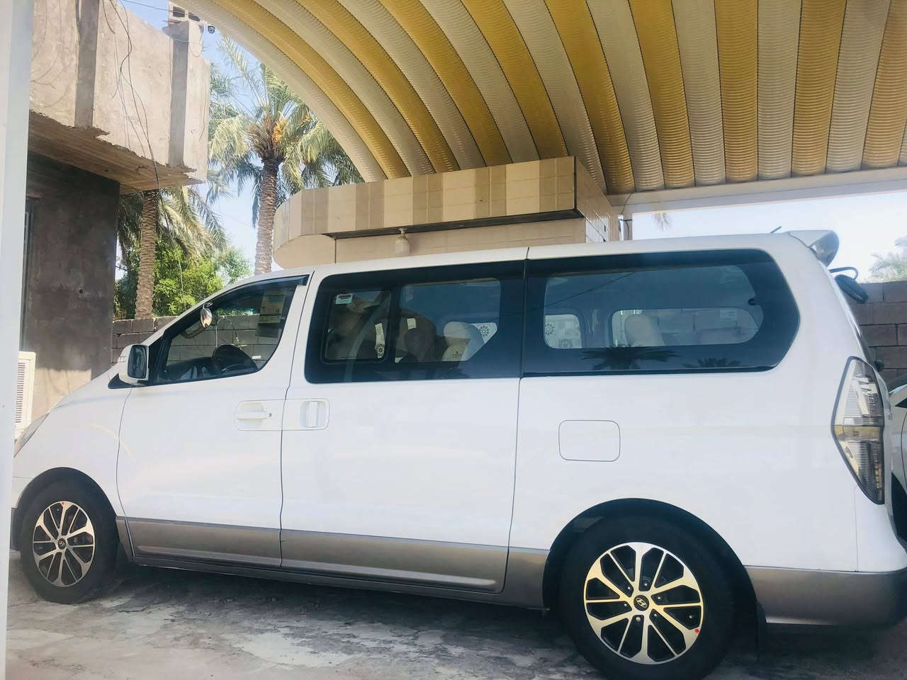 ستاركس للبيع فقط بدون مرواس جديده لا صبق ولا ضربه محرك جديد جاهزه مناقصها شي كفاله عامه مكاني الانبار سعر ١٩٥ $ رقم الموبايل ***********
