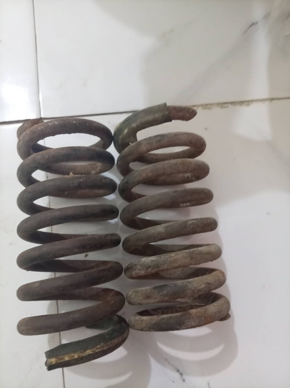 1قايش گير ام گراند نضيف مال تفصيخ سعر 85
2 ناطق سمند جديد مامستخدم 50

3 سلف +مقنطه +ملف +عقل +كابريته تي في اس شرط الشقل السعر 75

4 عينه +لايت گامكو السعر 10

5 لويات تكتك باجاج مكصوصات السعر 10

 رقمي ***********
