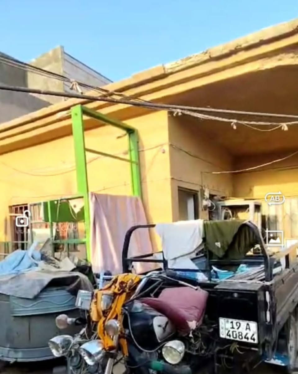 دار للبيــــــع [ ٢٠٠ ] متر طابو صرف كربلاء / حي الطاقة / ثالث بيت عن الشـــــــــــــــــــــــــارع العام كافة الخدمات (تبليط مـاء مجـــــــــــــــــــــاري مدارس مستوصف سوق) { غرفتيـــــــن نــــــــــوم صـــــــــــــالة ١٠م مطبـــــــــــــخ استقــــــــــبال صحيــــــــــــــــــات داخليــــــــة خارجية } 
                     السعر { ١٣٥} مع المجال
 رقــــم الهاتف  [ *********** ] [ *********** ]
