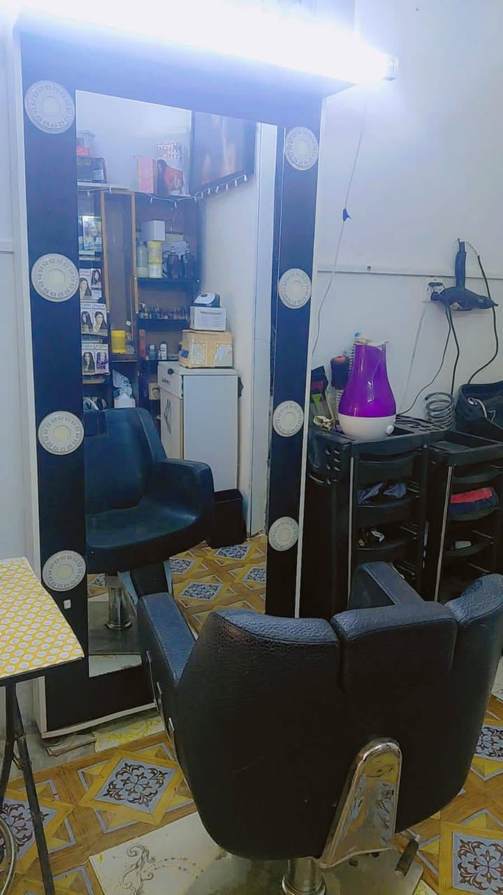 سلام عليكم صالون كامل متكامل البيع سعر 2و500 الستفسار تصلو علا هاذ رقم ‏‪***********‬‏ مكان المحل بغداد شارع فلصطين
