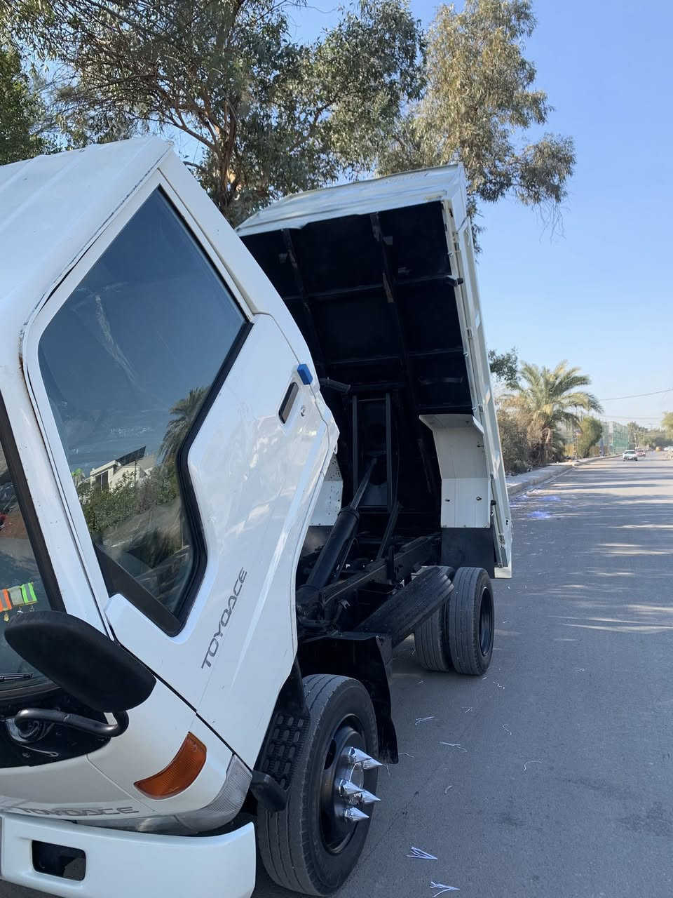 راس اثور قلاب فحل بلاد سياره بلكارتون كلشي بيها علا وضع الشركه مكفوله كفاله عامه فقط (البدي مصبوغ)
 قماره قطره صبغ مابيها مكينه ( 16B )لابخار ولاتنقيص  كير ومحرك لوك مكفول شاصي مكفول تخم تاير جوبلس جديد برجستون ويل  17.5 كهربائيات كلوب ماكو نقص سياره شكد متصور جديده 👍🏻 دينار مذب عليها جاهزه للعمل. 
رقم بصره مشروع وطني تحويل ثاني يوم. اتصل واني خادم

المكان بغداد المشتل. ***********
