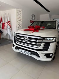 عيدكم مبارك انشاءالله لاند كروز 2024 VX SAS ماشيه 24 الف داخل ضمان الس...