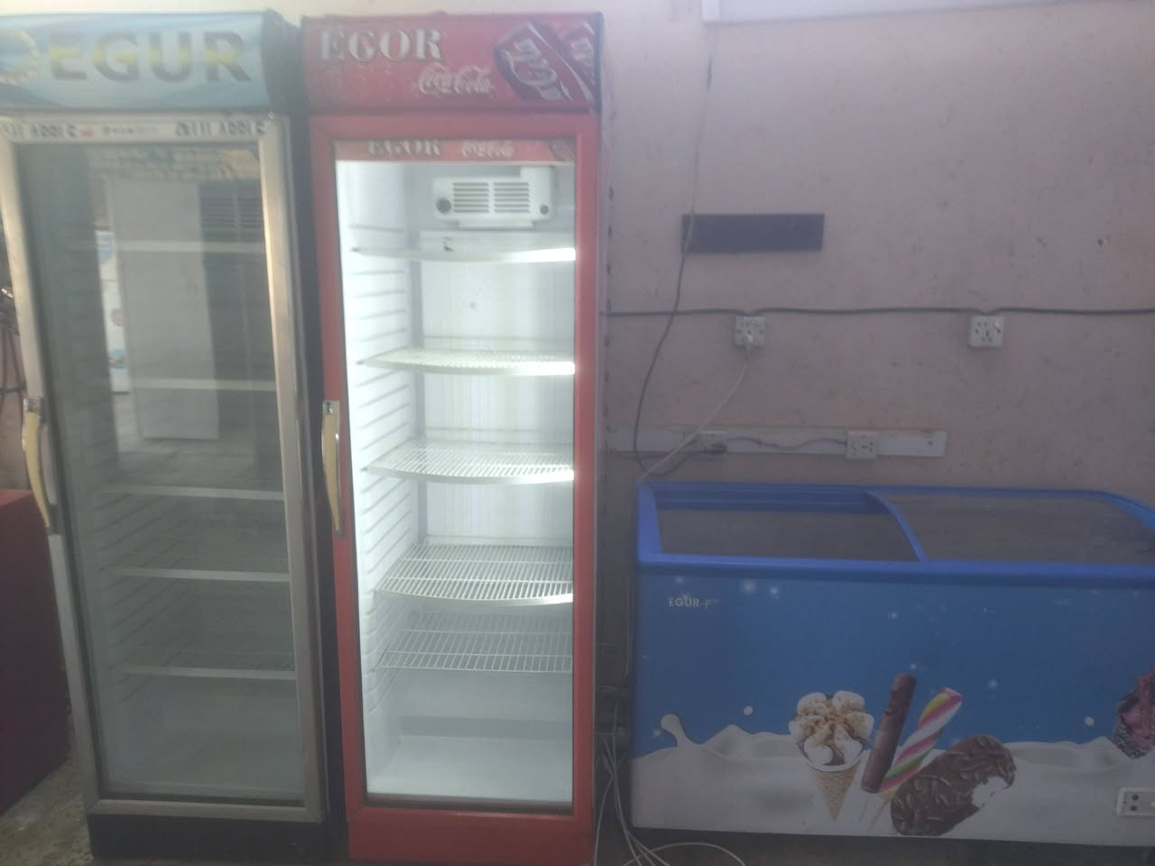 عارضات للبيع بس العارضة البطحية نقص جامة العنوان بغداد التواصل على الرقم ***********
