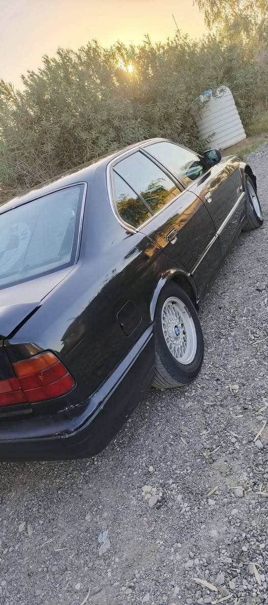 بي ام 525 اوتوماتيك .
كير ومحرك خير من الله مكفولات 
تبريد ثلج .كهربائيات كلهه شغاله وضع وشركه 
تخم تاير ويل خليه 
بسمي السياره تحويل مباشر ثاني يوم رقم بغداد انكليزي 
السياره نضيفه حيل تجي وشوف بعينك 
مصبوغه عام جماليه عدا القماره 
سنويه حد 28 هزه جديده 
السعر 60 وبيهه مجال حك الجيه شي قليل 
 العنوان بابل 
***********
***********
