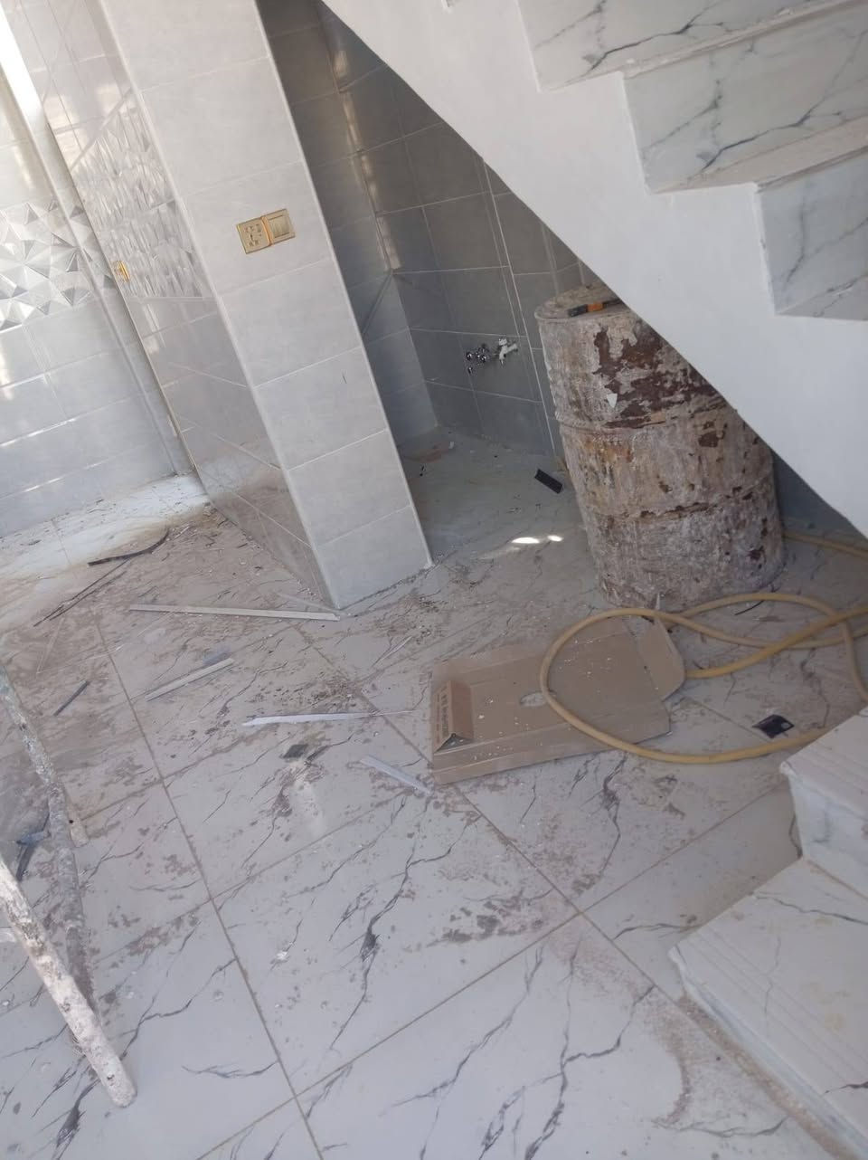 🫲🏻السلام عليكم 

🏠بيت للبيع في النجف لاشرف حي النداء شارع 15 قريب شارع المكاتب 

📐المساحه 50 متر وجه 5 نزال 10📐

🏠البيت جديد غير مسكون شغل جناي درجه اولى 

البناء اساس صب سكف صب بناء🧱 طابوق نهروان 🧱

يحتوي ع مطبخ صاله 🛏غرفه نوم🛏 توليت حمام مكشوفه صطح المطبخ والصاله كله سرميك ارضيه بورسلين 

سعره مناسب جداً 
لاستفسار اتصل او مرسله خاص
0️⃣7️⃣8️⃣5️⃣6️⃣3️⃣4️⃣0️⃣4️⃣3️⃣6️⃣ اتصال + وتساب 

0️⃣7️⃣7️⃣4️⃣2️⃣3️⃣4️⃣1️⃣4️⃣2️⃣2️⃣ اتصال +وتساب


**إذا كنت صاحب هذا الإعلان وتريد حذفه لأي سبب، رجاءا أرسل رسالة إلى الدعم الفني**