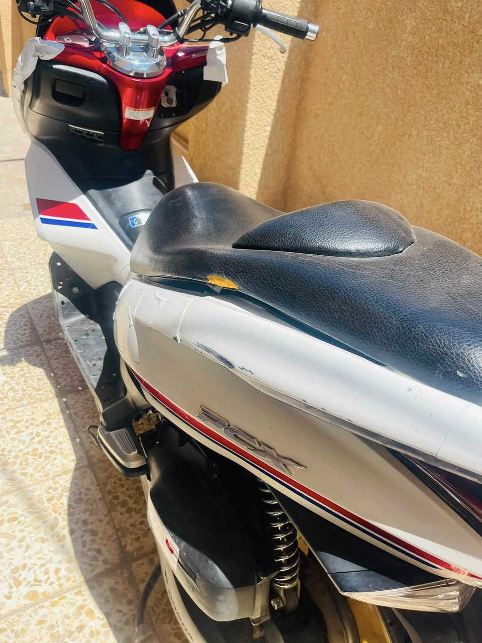 للبيع بي سي اكس دراجه بلاديه ما ملعوب برغي بلمكينه شرط ناعمه شلعه ومعدل وتايرات جديده تخم  عليها ادامه كامله 
محرك 150 لا حماوه ولا خربطه دراجه رمبه ماشيه 28 آلاف 
بيها  هواي مواصفات دراجه مال جناي جانت مضمومه بس بيها ملاحضات بلكفر رجان الما يعرف بيها لا يسولف من يما
سعر. مليون و200
مكان تكريت 
للاستفسار ***********
