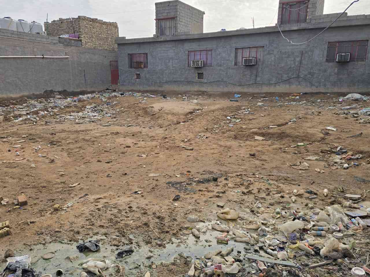 السلام عليكم قطعه مساحه الف متر نزال 50و الجبها 20شارغ تبليط ماء كهرباء واصله مقابيل النازحين الاستفسار ***********
