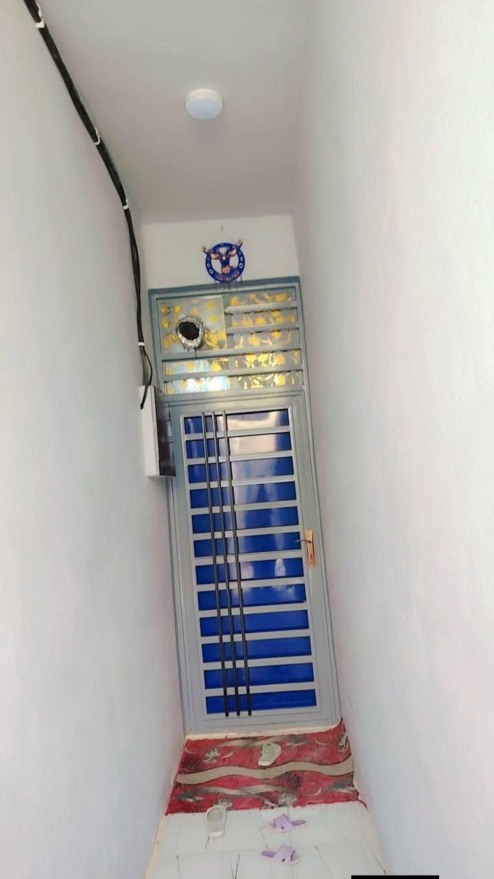 دار للبيع في حي النداء شارع المجمعات مقابيل الاطفائيه ١٠٠ طابقين كامله ودرجه اولئ بناء جديد سند حر لبيت بسم راعيه سعر 115 وبي مجال ***********
