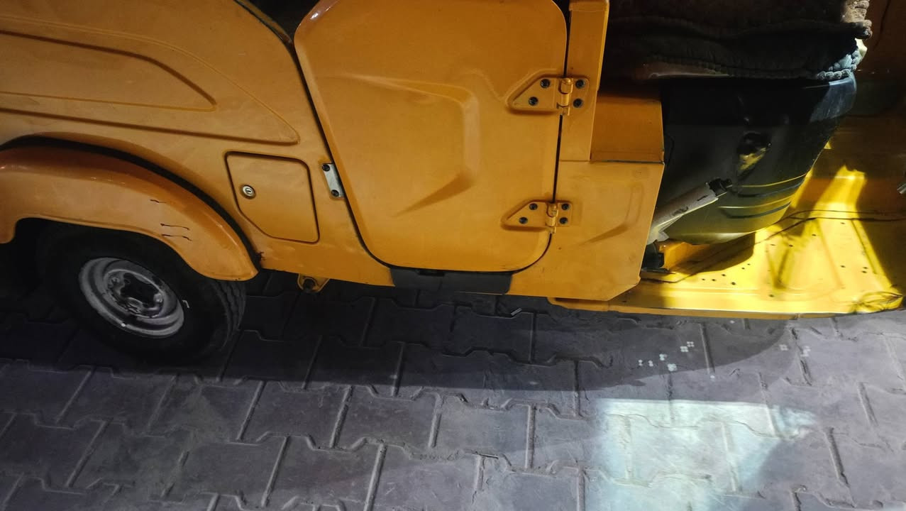 سلام عليكم تكتك 22 شهر ال4 تكتك نضيفه اي خياس مابيها بيها بداية بكن السعر 8 وا700 وابيها مجال الرقم ***********
