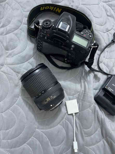 🔹 الحالة:استعمال وسط
🔹 العدسة:  18-140 
🔹 الملحقات: بطارية أصلية + شاحن أصلي

✨ مميزات الكاميرا:

دقة 24.1 ميجابكسل

تصوير فيديو Full HD

شاشة 3.2 إنش عالية الدقة

نظام تركيز تلقائي سريع ودقيق

💰 السعر المطلوب: 300 قابل للتفاوض
📍 الموقع: (كربلاء)
📞 للاتصال/واتساب: ***********
