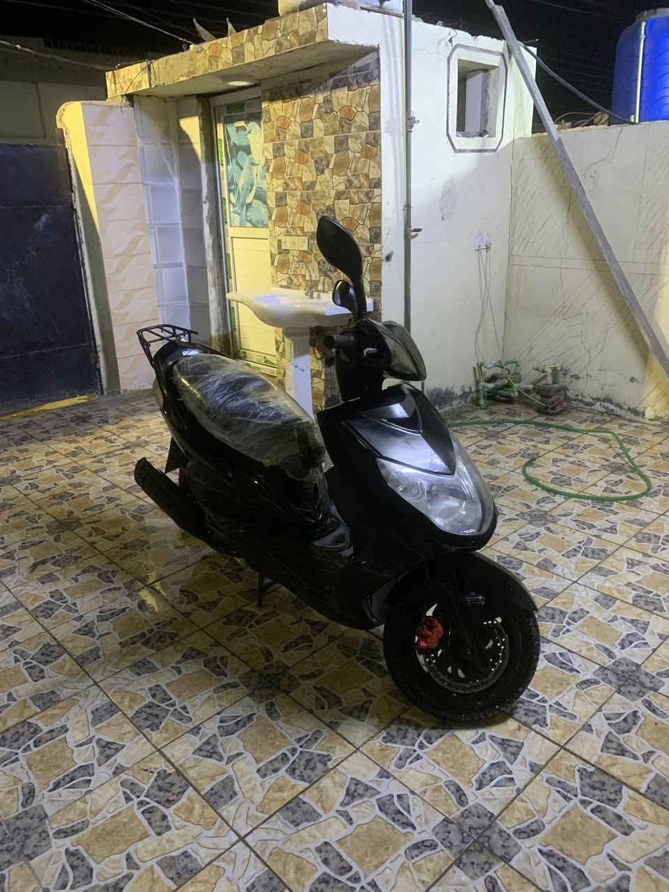 يالله 
سلام عليكم؟
سكنس فحل كابريته 
دراجه وضع رمبه مكينه لتسلني عليه جيب وياك فيتر وتعال
سلف هندر كهربائيات شغاله تخم تاير شرط لخط لحمر بي
زنون اصفر ثلجي بك لايت 
دراجه مال جناي مو مال بياع شراي 
مكان بغداد ابو غريب 
***********٩
سعر ٥٥٠
وبيه مجال حك جيه
