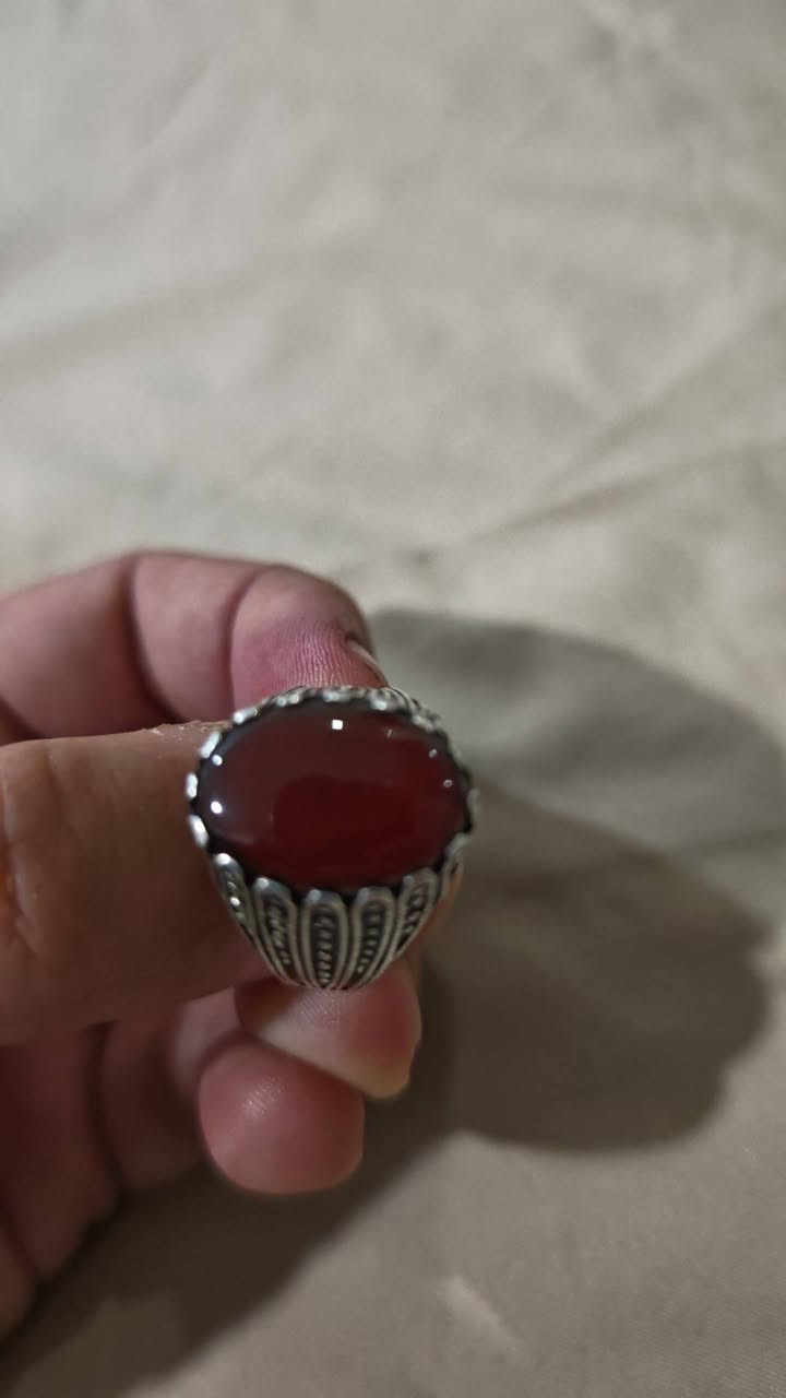 عقيق يماني اصلي فضه 925
قياسه 22 23 24 كلهم يلبسهم بس هو جبير عليه
وزنه 5.5 غرام  جديد غير مستخدم اجاني هديه
الي يريده يجيني لبغداد زيونه وياخذه وينطي سعر بمايرضي الله ورسوله
***********
