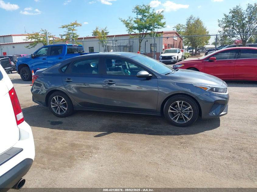 ★ ★ #النمرود_للمزاد_الأمريكي ،👑 ★ ★
🔵 نوع سياره: كيا فورتي موديل ٢٠٢٤ LXS
🔵 حاله السياره: تعمل وتسير
🔵 المسافة: ١٤٤١١mi
🔵 حـجم المـحرك : 4 بستم. ٢٠
🔵 بيع مباشر ٥9ورقة ونص 
🔵 ضرر السيارة : موضح في الصور 
--------------------------------------------------------------------------------
 🔴 بأمكانك ادخالها ذوي شهداء او حرة او نقلها الى اقليم كردستان العراق 

مكان المكتب / الموصل /ناحية النمرود/قرية السلامية

خدمتنا تشمل:  
🚗 شراء السيارات المطلوبة حسب طلبك 
📝 تقارير كارفاكس شامله عن حالة السيارات قبل الشراء
🚛 ترتيب شحن السيارة من امريكا ألى اي مكان بأمان وسرعه 
📱نظام تتبع خاص بك لمتابعة عملية النقل من المزاد الى ميناء ام قصر او منفذ طريبيل او جبل علي ( اقليم كردستان) 
🛳ارخص اسعار الشحن

- خدمة التخليص الجمركي
١- شحن بس منفذ طربيل مرسين أقليم كردستان
٢- منفذ طريبيل 
٣- اقليم كردستان 
٤-مرسين ( تركيا )

للاستفسار عن شراء السيارات اتصل الى الارقام التالية 

كورك/. ***********  (واتساب) ☎️
آسيا/. *********** ☎️
#النمرود_للمزاد_الامريكي
