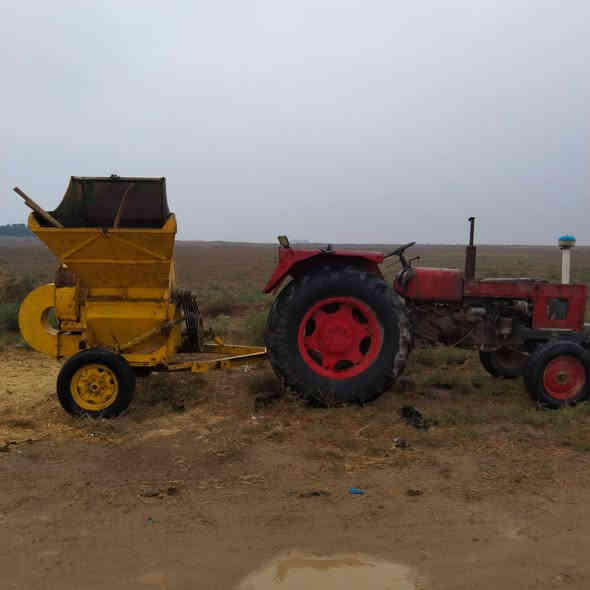 السلام عليكم عنتره مكينه خير من الله محرك توه مجفته رفع هودرليك يشتغل كهربائيات شغاله تايرات محوره 30 رقم وسنويه واسط بدون مداور ابيعه هيه وكاروظته مكاني واسط ***********
