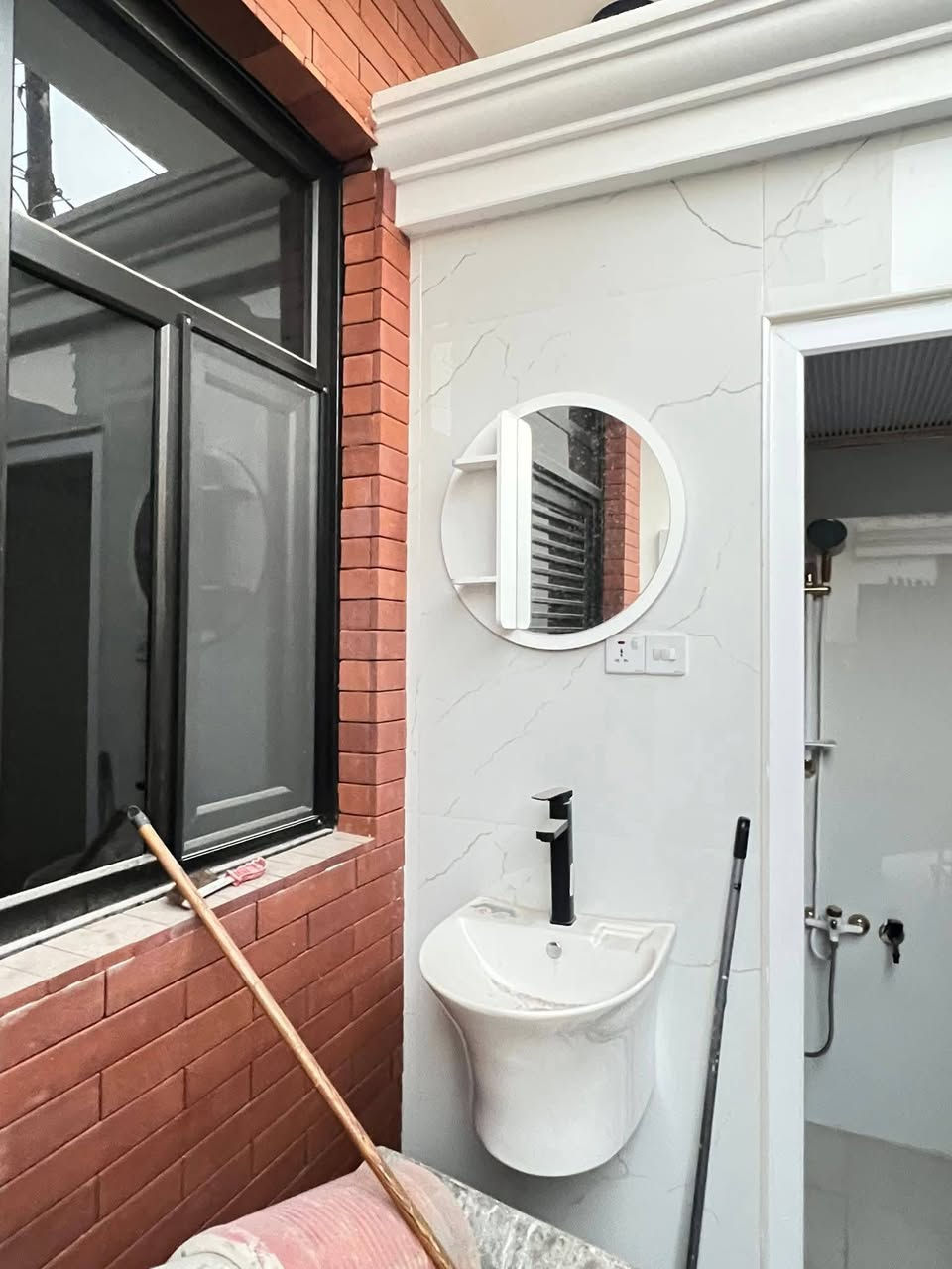 🩵اللهم صل على محمد وال محمد 🩵 
✨دار للبيع مساحة 110م حي القادسيه شارع 15 مقابل حي الأمير والمطار موقع مميز جدا بناء طابقين حديث vip بأحدث تفاصيل 4 غرف نوم دار مجهز بـ ثريا كبيرة الحجم ⚡⚡
               #مكتب_حي_العدالة_للعقار 
📍عنوان المكتب : حي العدالة شارع المستوصف قرب عياده المرشدي لطب الأسنان
بإدارة أبو أيه الحاتمي
***********📞
