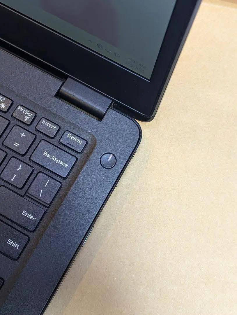 لابتوب Dell Latitude 3400 الجيل الثامن
⚜️ المواصفات:
⚜️ المعالج: كوراي فايف — الجيل الثامن — فئة U
⚜️ الرام: 8 كيكا DDR4
⚜️ الهارد: 256 كيكا SSD
⚜️ حجم الشاشة: 14

🎁 الهدايا والملحقات:
• حقيبة لابتوب
• شاحن لابتوب
• ماوس
• ماوس باد
• تغليف احترافي (داخل كرتونة)

🛡️ الضمان والخدمات:
• فحص اللابتوب و مقارنة المواصفات و النضافة قبل الاستلام عند المندوب.
• ضمان أسبوع كامل بعد الاستلام.
• تنصيب ويندوز حسب الطلب مع جميع البرامج الأساسية و Office مثبتة.

🚚 التوصيل: التوصيل متوفر إلى جميع محافظات العراق

📌 موقّعنا: بغداد الامين الثانية
💰 السعر: 260,000 دينار عراقي

واتساب ***********
