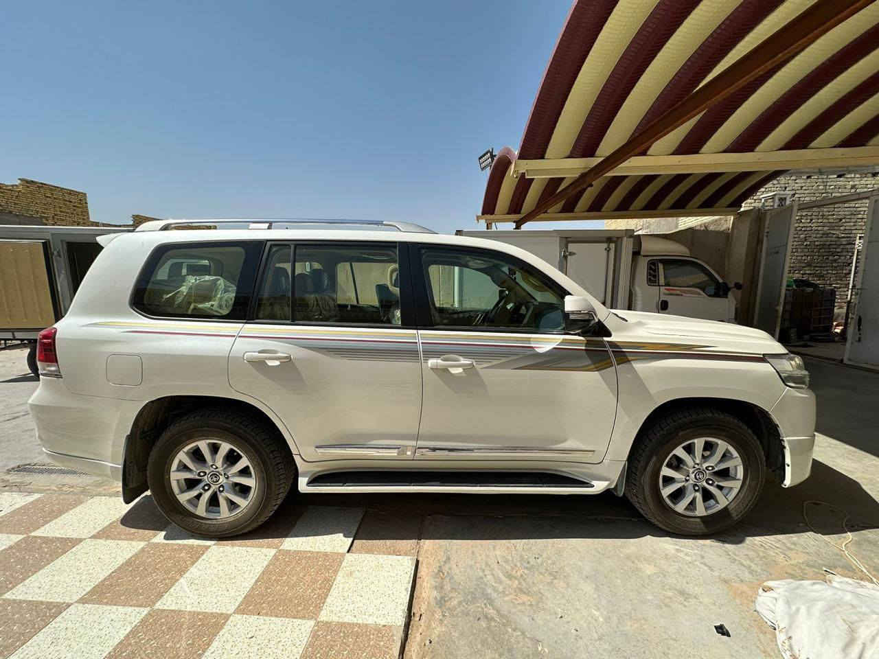 لاندكروز بريم أصل فول مواصفات كفاله عامه بأسمي تخم تايرات حداديه تبريد كامله من كل النواحي رقم الهاتف *********** مكان السياره محافظة ميسان
