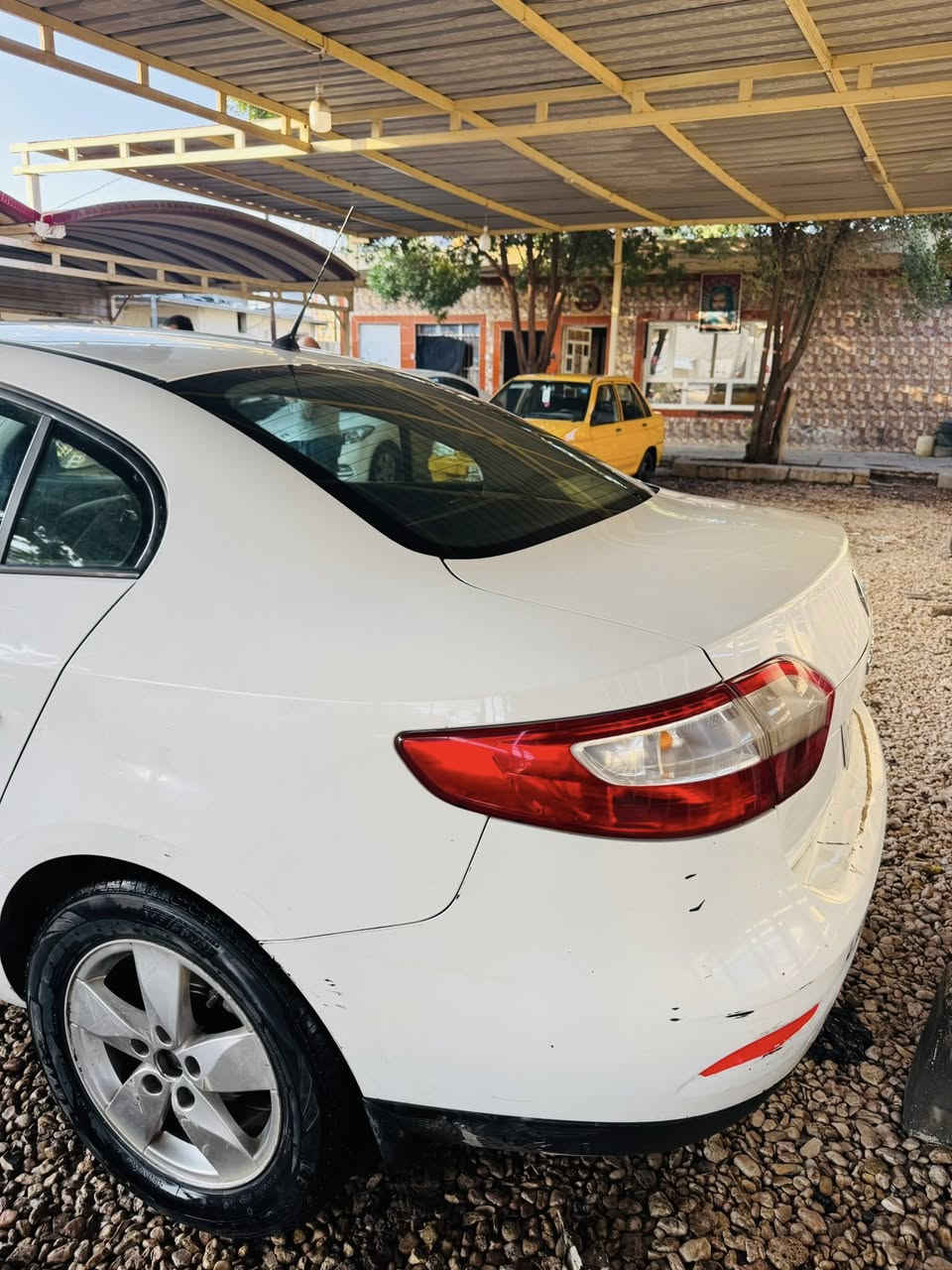 رينو فلونس ٢٠١٢ رقم كربلاء بأسمي  مكفولة سونار السعر ٦٥ سنوية مجدده لل٣٠ تبريد شغال مكينة وگير جدد مكاني بابل شارع ٦٠ للتواصل ***********
