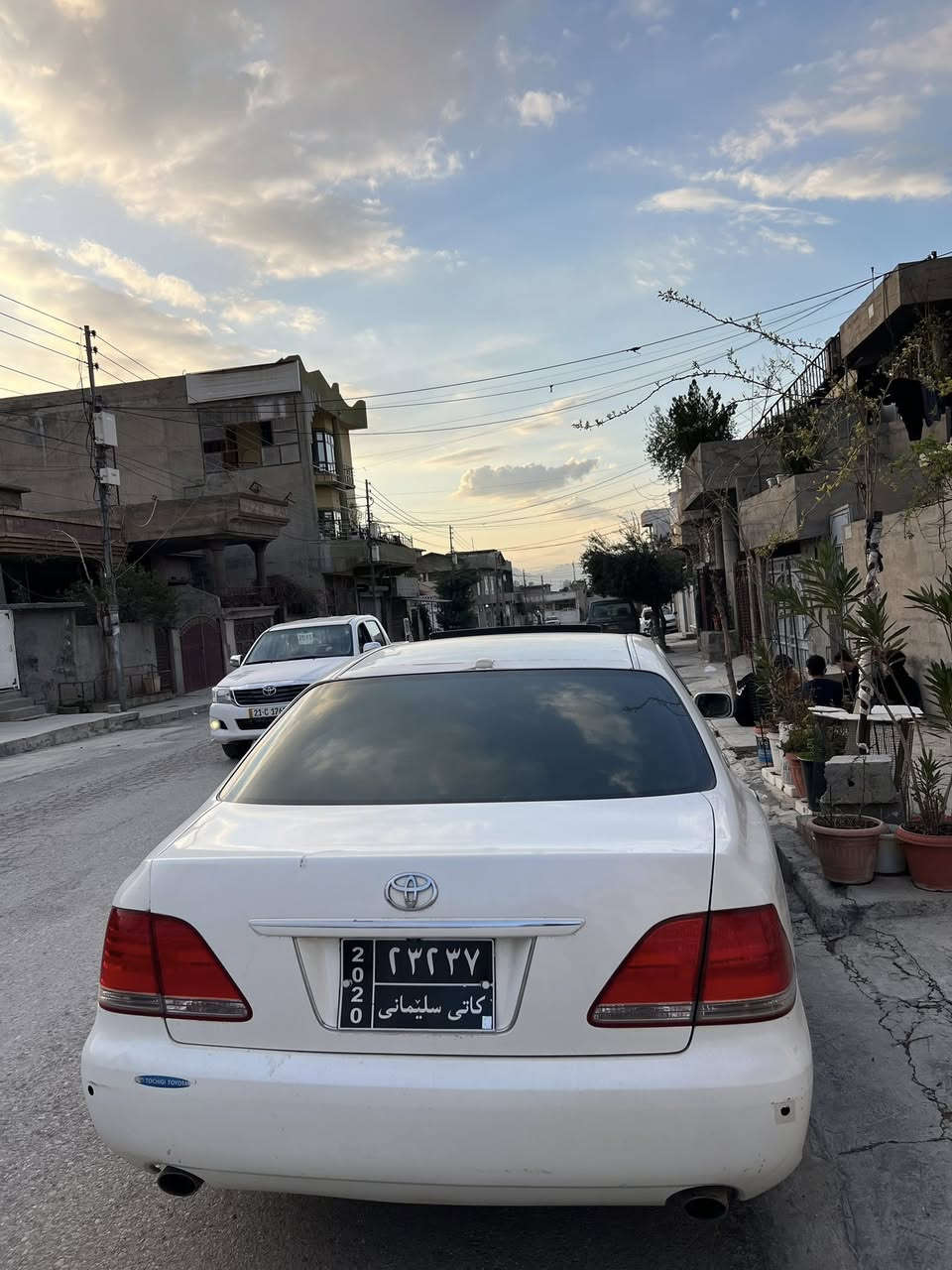 شاهانەی ٢٠٠٥
بڕاوە
١٨٠ گچکە بە گچکە کەم بەنزین خۆر
٢ دوگمە
ناوی تەواوتێگیراوە
جامی هەڵگیراوە و پاک دانراوەتەوە
بەسمە 
هەرچوار بەسمەی دەرگاکان کار دەکات
ڕۆنی گێڕ گۆڕاوە
هیچ گڵۆپێک لەسەر شاشە پئ نییە
ئەی بی ئێس مەزبووت
مەکینە و گێڕ و مەجموعە بەشەرتی فیتەر.
بلاجکتۆر و لایت زینۆن .
کارتی بۆ کراوە

بێ دوکەڵ 💨

لۆک و پاکەتی 📦

مەسرەف کراوە

سەقفی شوشەیە 

دەعم و لێدران و قرچی نیە
٥٢ گەڵا و معامەلە 💰
  قەڵادزئ ***********
