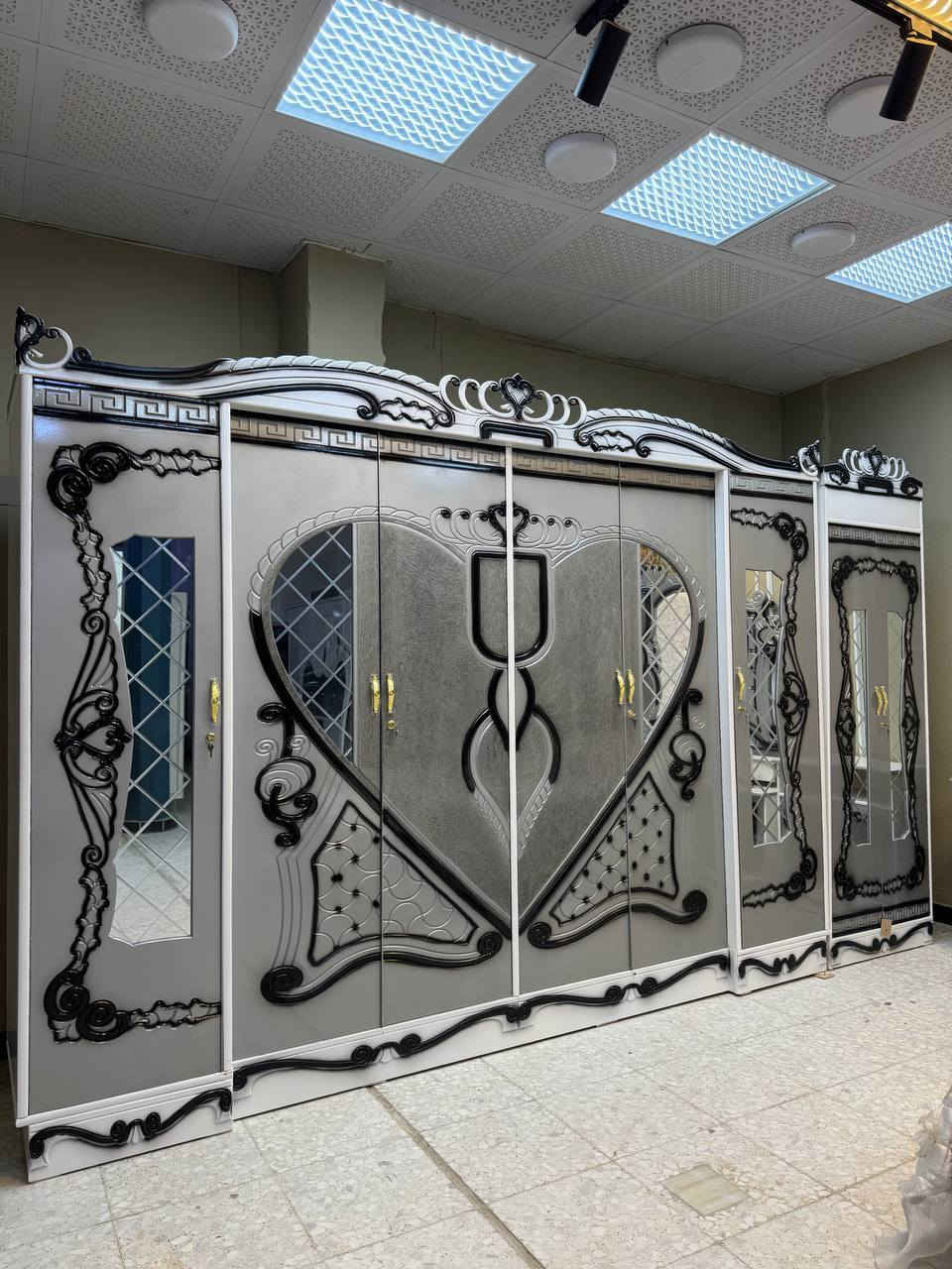 السعر // مليون ونص فقط 😍

🔅تفاصيل الغرفة المرمري  ....

 خارج ٤ملم ام دي اف 🔺
وداخل صاج ٣ملم 
صبغ حراري  درجة اولى 

عدد القطع  ٧ قطع 😍
🔺1 //جرباية  قياس  ١٦٠ × ٢٠٠ 
🔺//ميز جانبي ايسر قياس ٥٠
🔺2// وميز  جانبي  قياس ٥٠
🔺3// زاوية ارتفاع مترين عرض ٨٠
🔺4// وميز بلازمه  
🔺5//وميز مراية ارتفاع مترين عرض ١٢٠
🔺6// وكنتور ٦ باب  ارتفاع مترين و١٥ طول ٣ متر و١٥

القطعه الثامنة حسب الطلب شازلون
سعرها ٥٠ الف ❤️


**إذا كنت صاحب هذا الإعلان وتريد حذفه لأي سبب، رجاءا أرسل رسالة إلى الدعم الفني**