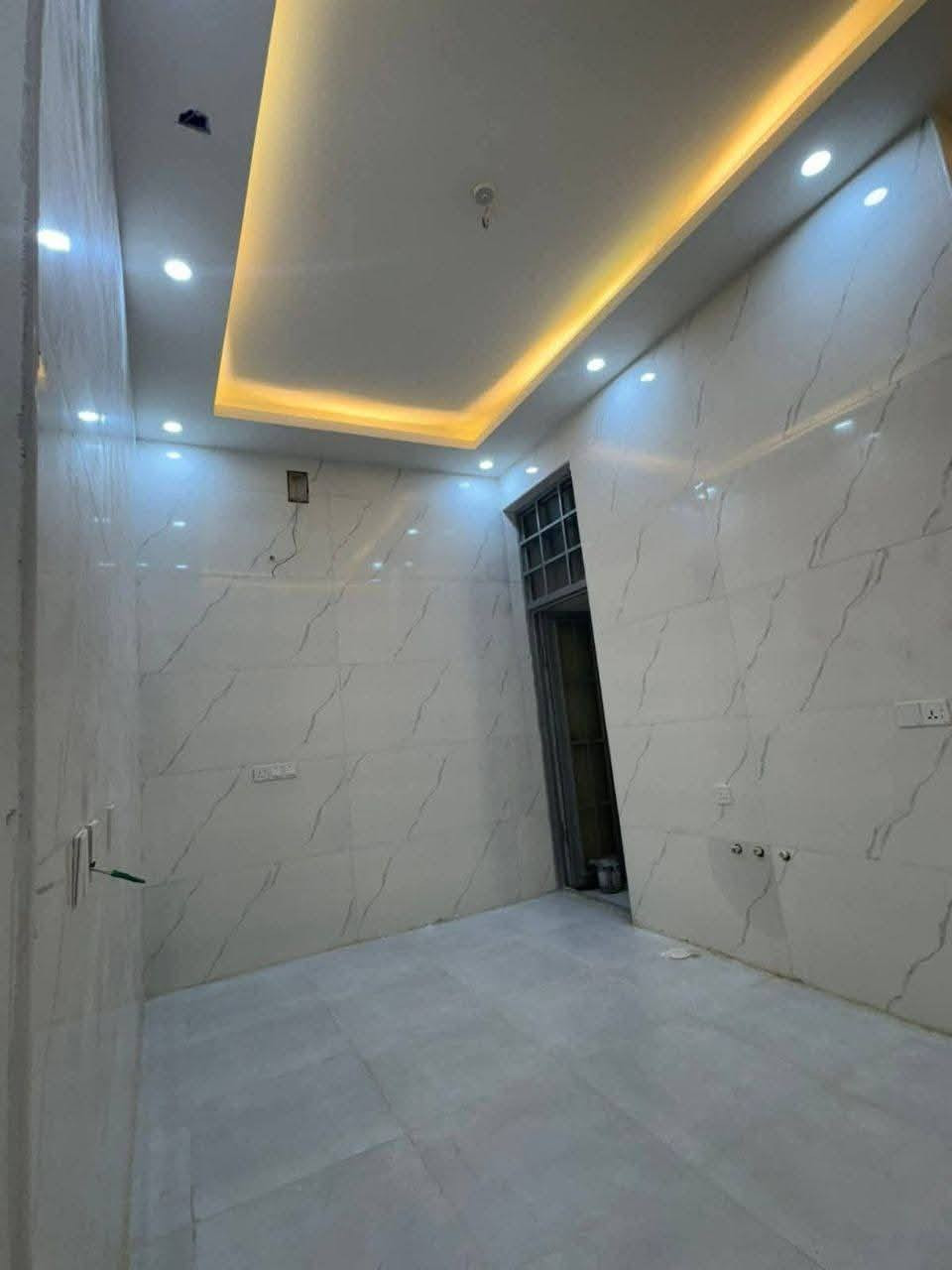 دار ١٠٠م حي الغدير شارع ٢٠م مقابل ساحه موقع جيد جاهز للسكن طابق واحد
***********
